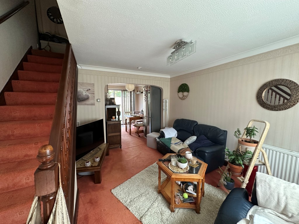 Lot: 132 - TWO-BEDROOM END-TERRACE PROPERTY FOR INVESTMENT - Living Room from entrance